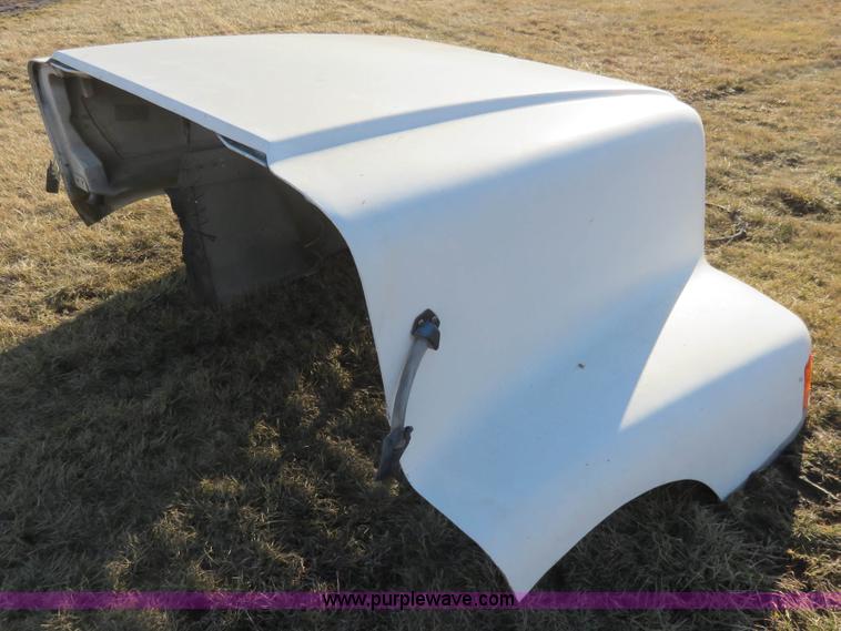 image for item K7211 International 9400 truck hood and doors