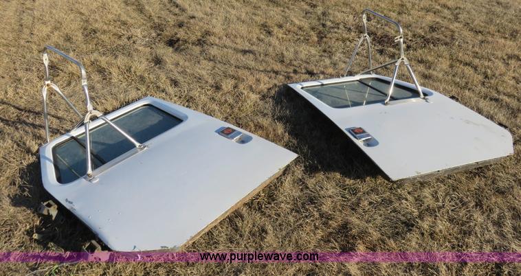 image for item K7211 International 9400 truck hood and doors