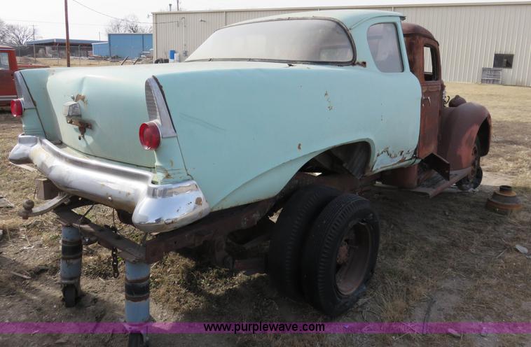 image for item K7223 Diamond T truck