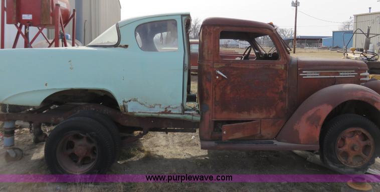 image for item K7223 Diamond T truck