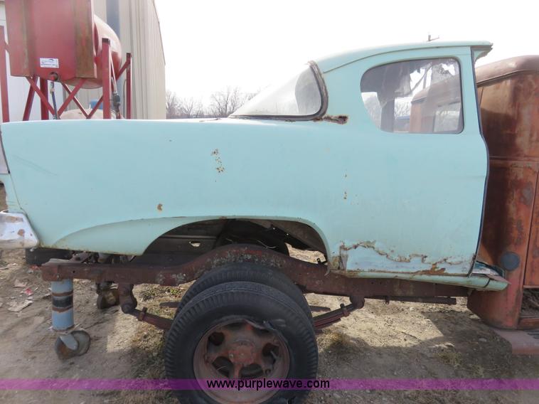 image for item K7223 Diamond T truck