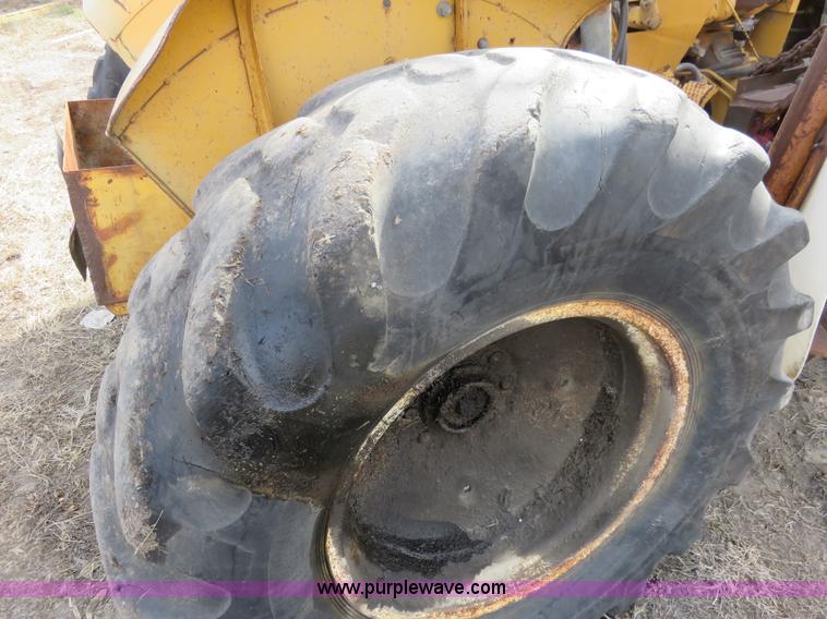 image for item K7224 International 2544 tractor