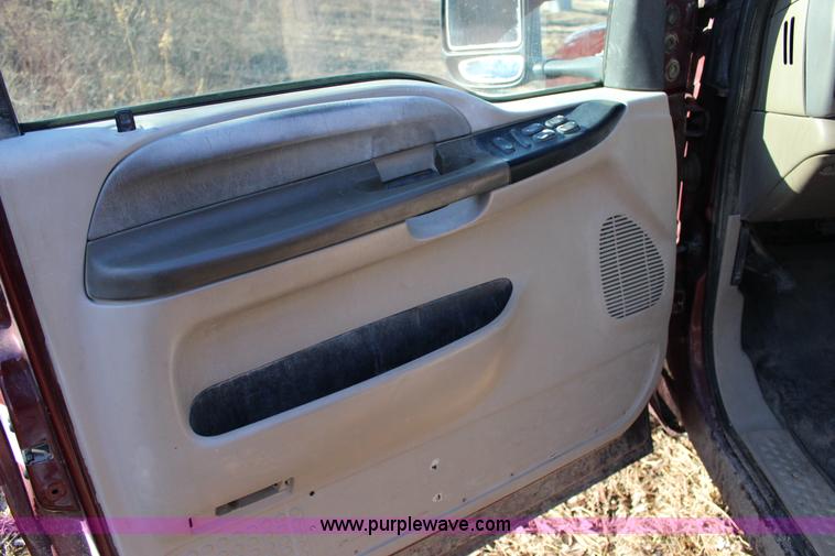 image for item L6552 2000 Ford F350 Super Duty XLT Crew Cab flatbed pickup truck