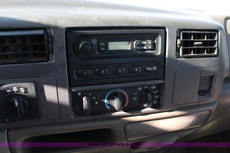 image for item L6552 2000 Ford F350 Super Duty XLT Crew Cab flatbed pickup truck