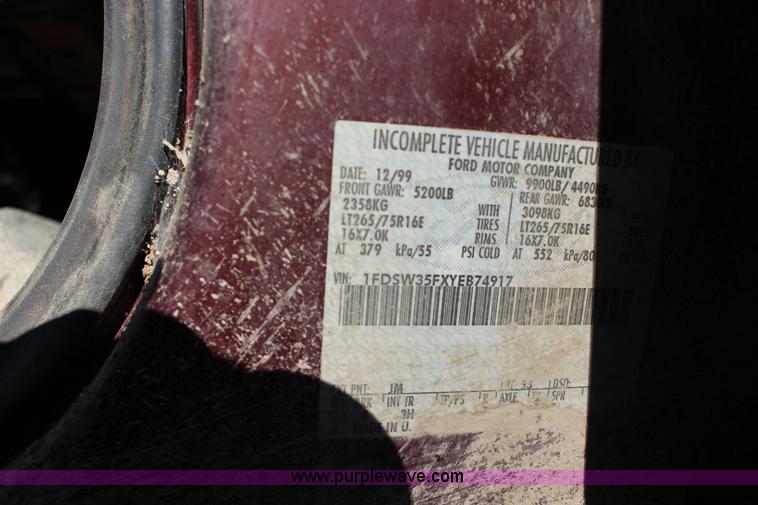 image for item L6552 2000 Ford F350 Super Duty XLT Crew Cab flatbed pickup truck