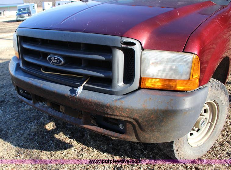 image for item L6552 2000 Ford F350 Super Duty XLT Crew Cab flatbed pickup truck