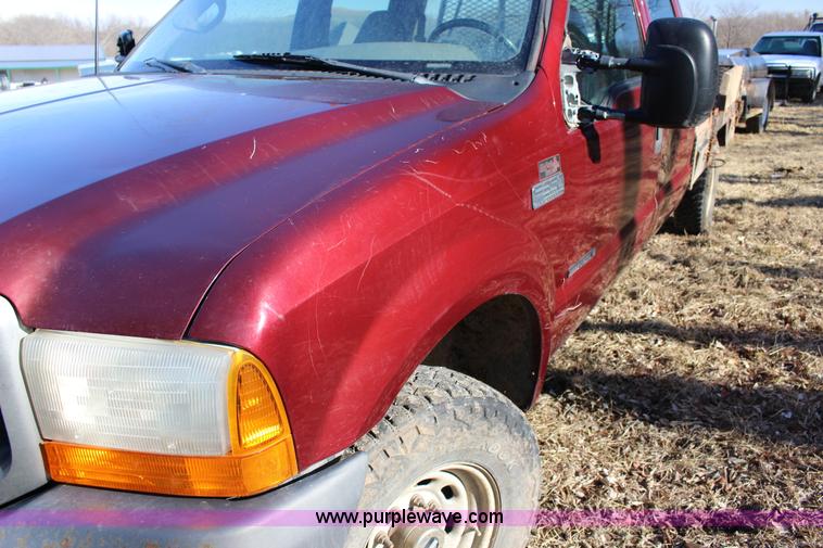 image for item L6552 2000 Ford F350 Super Duty XLT Crew Cab flatbed pickup truck