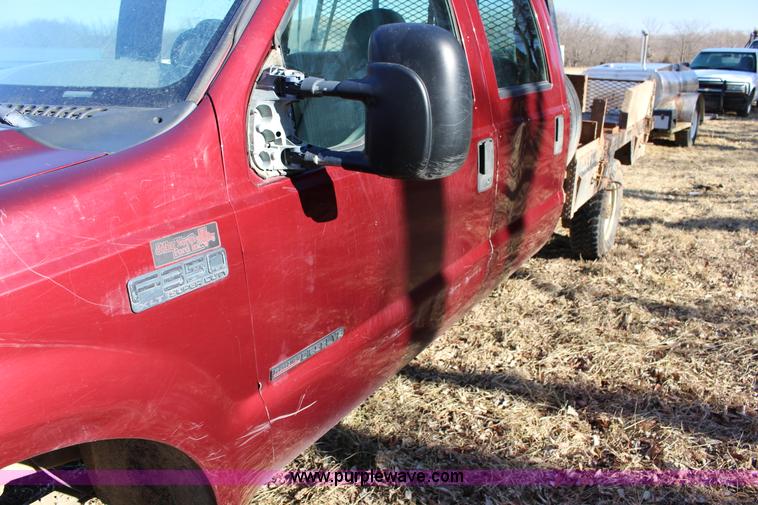 image for item L6552 2000 Ford F350 Super Duty XLT Crew Cab flatbed pickup truck