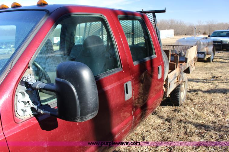 image for item L6552 2000 Ford F350 Super Duty XLT Crew Cab flatbed pickup truck