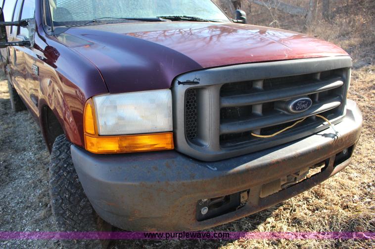 image for item L6552 2000 Ford F350 Super Duty XLT Crew Cab flatbed pickup truck