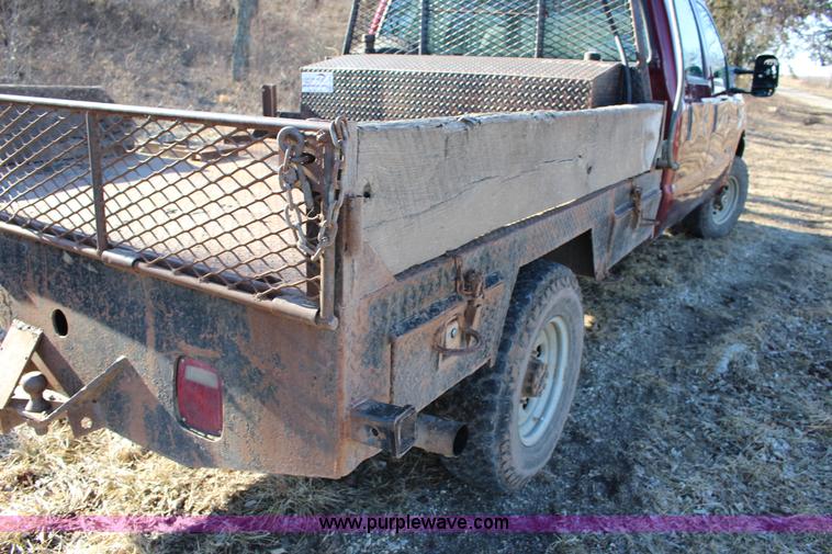 image for item L6552 2000 Ford F350 Super Duty XLT Crew Cab flatbed pickup truck