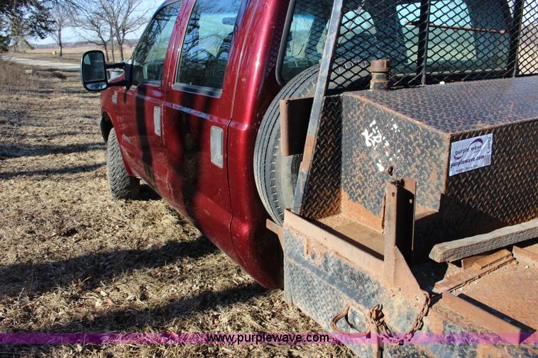 image for item L6552 2000 Ford F350 Super Duty XLT Crew Cab flatbed pickup truck