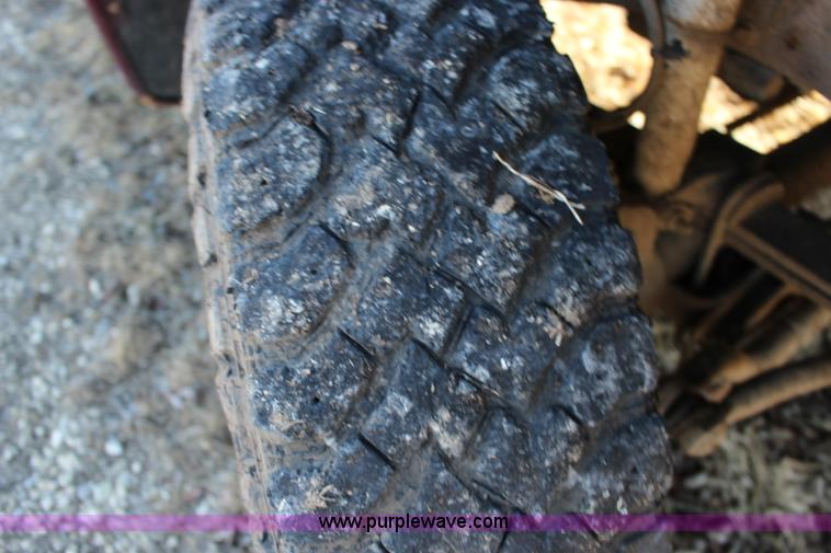 image for item L6552 2000 Ford F350 Super Duty XLT Crew Cab flatbed pickup truck