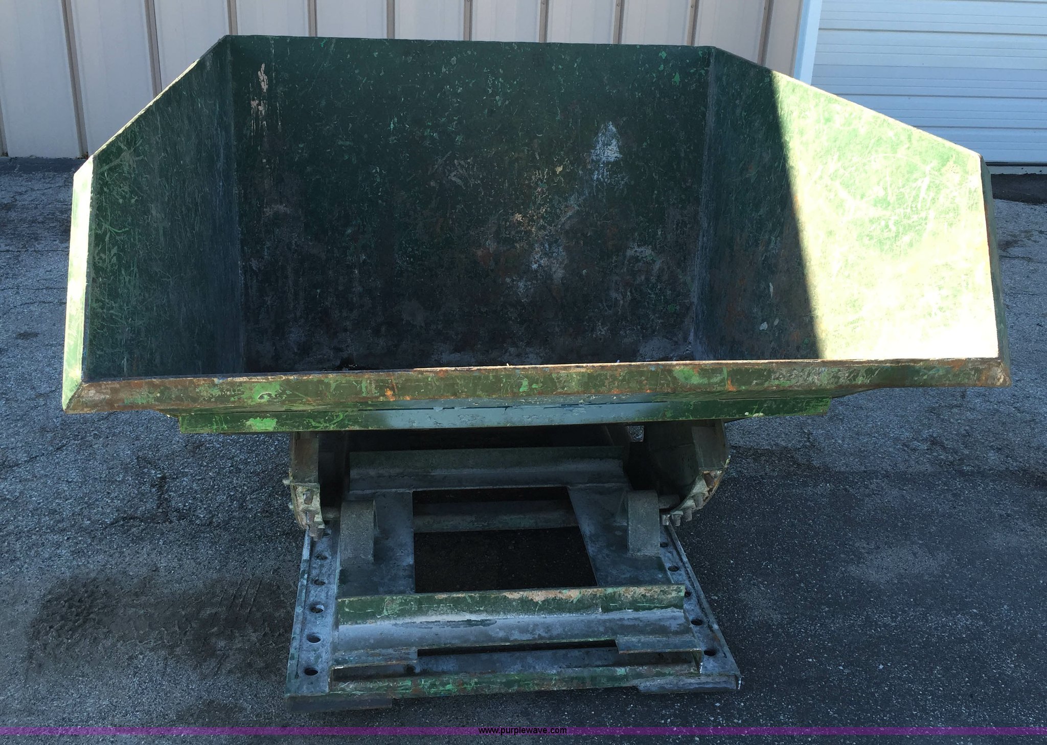 Roura forklift dump hopper in Olathe, KS Item D1387 sold Purple Wave