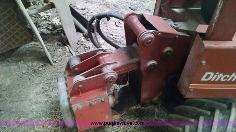 image for item AV9986 Ditch Witch 350SX cable plow