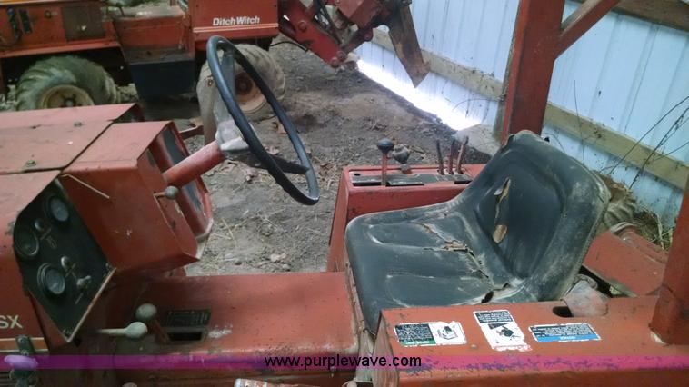 image for item AV9986 Ditch Witch 350SX cable plow