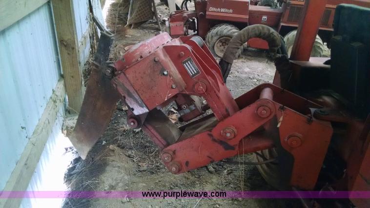 image for item AV9987 Ditch Witch 350SX cable plow