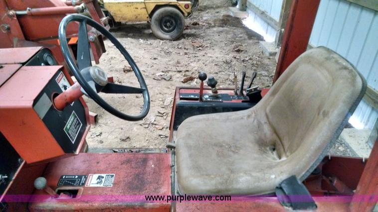 image for item AV9987 Ditch Witch 350SX cable plow