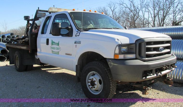 image for item AW9782 2004 Ford F350 Super Duty SuperCab flatbed pickup truck