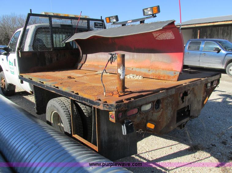 image for item AW9782 2004 Ford F350 Super Duty SuperCab flatbed pickup truck