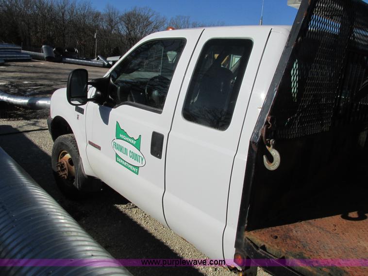 image for item AW9782 2004 Ford F350 Super Duty SuperCab flatbed pickup truck