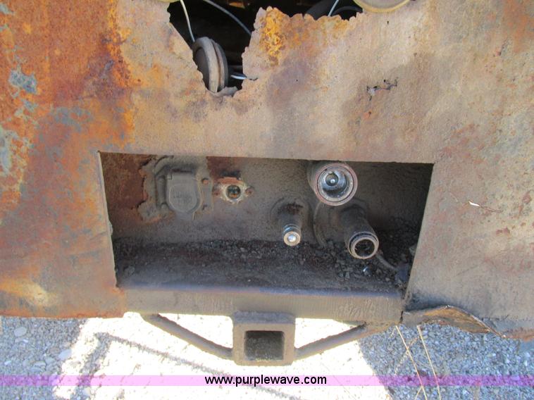 image for item AW9782 2004 Ford F350 Super Duty SuperCab flatbed pickup truck