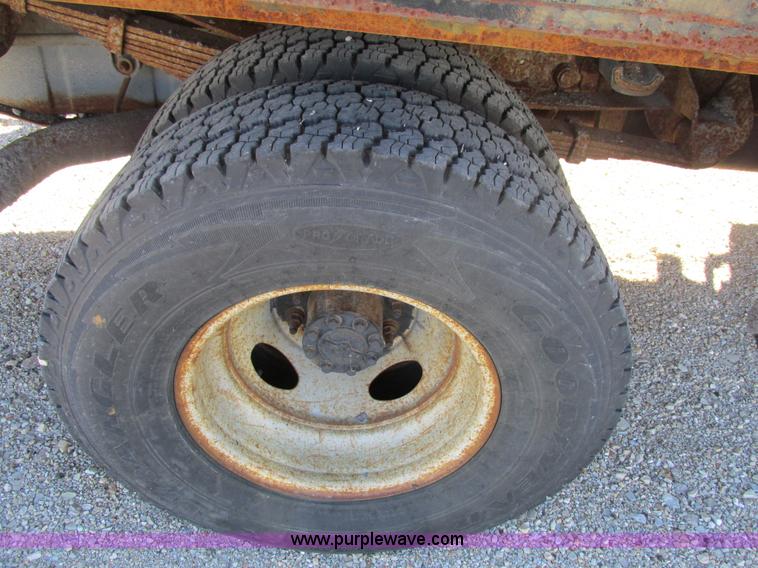 image for item AW9782 2004 Ford F350 Super Duty SuperCab flatbed pickup truck