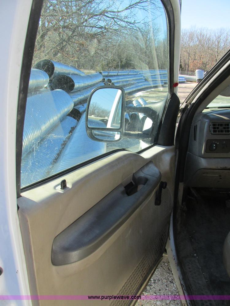 image for item AW9782 2004 Ford F350 Super Duty SuperCab flatbed pickup truck