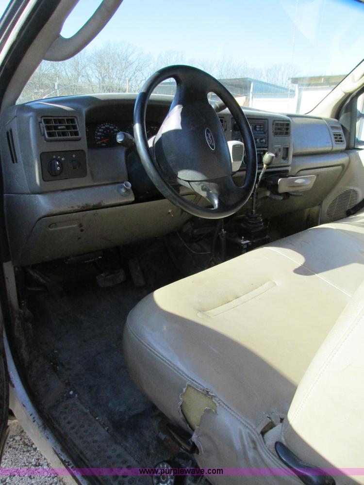 image for item AW9782 2004 Ford F350 Super Duty SuperCab flatbed pickup truck