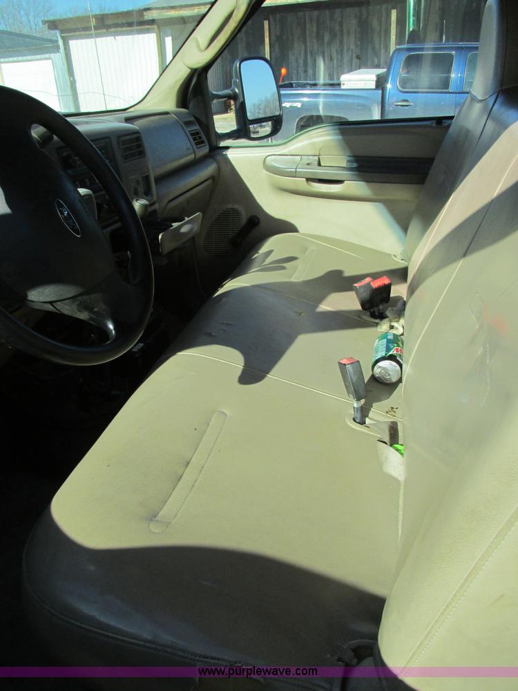 image for item AW9782 2004 Ford F350 Super Duty SuperCab flatbed pickup truck