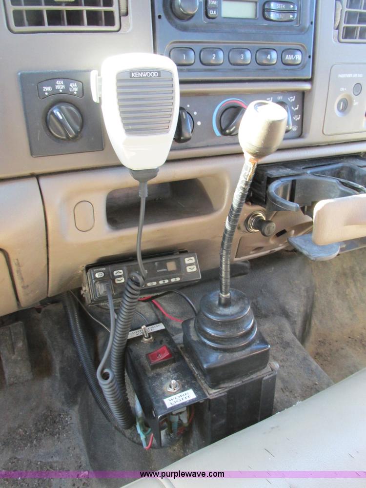 image for item AW9782 2004 Ford F350 Super Duty SuperCab flatbed pickup truck