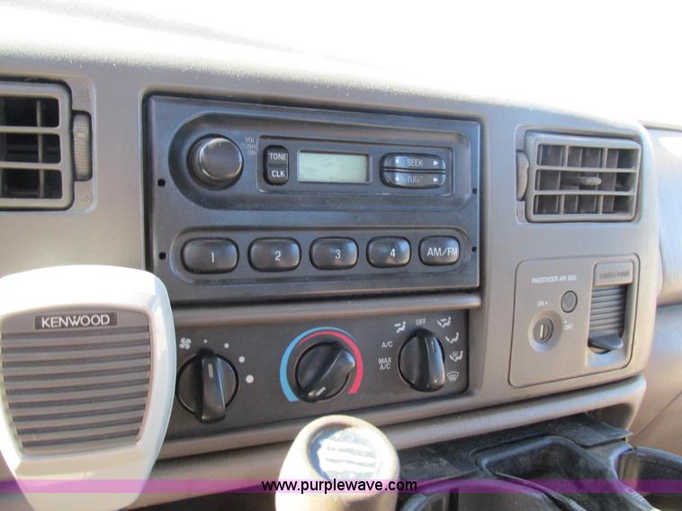 image for item AW9782 2004 Ford F350 Super Duty SuperCab flatbed pickup truck