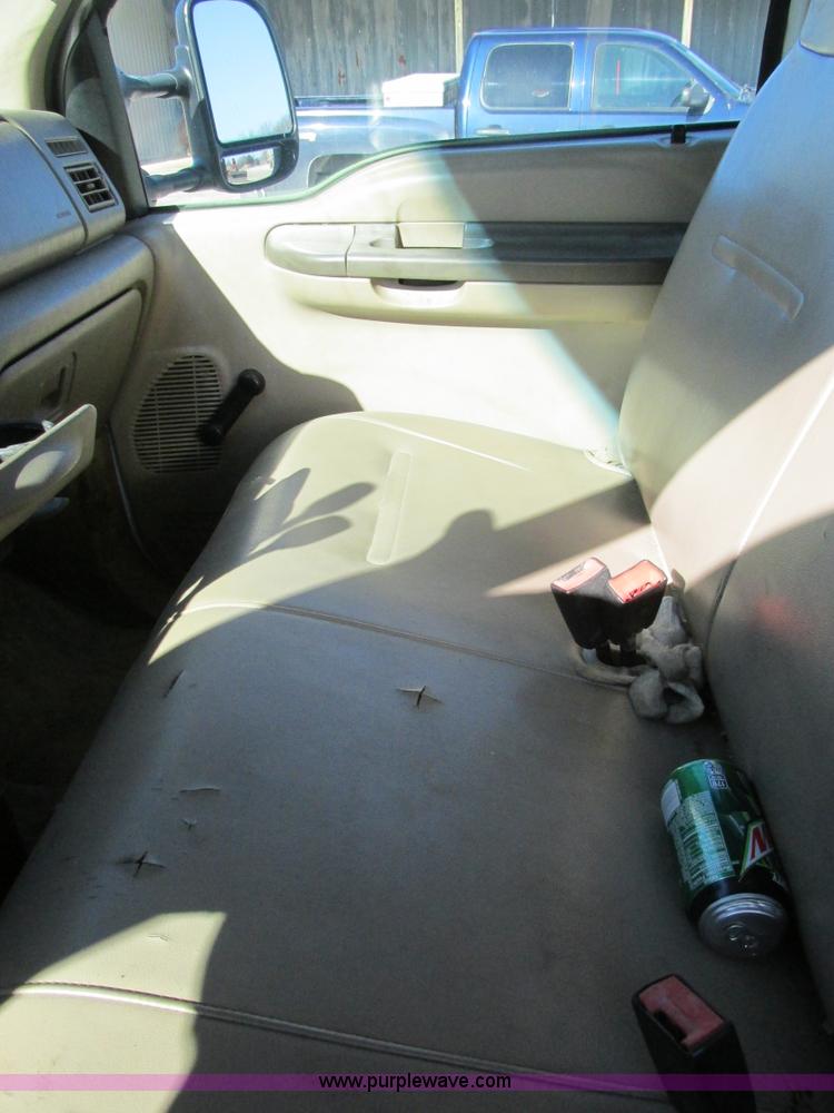 image for item AW9782 2004 Ford F350 Super Duty SuperCab flatbed pickup truck