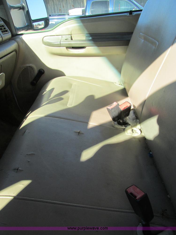 image for item AW9782 2004 Ford F350 Super Duty SuperCab flatbed pickup truck