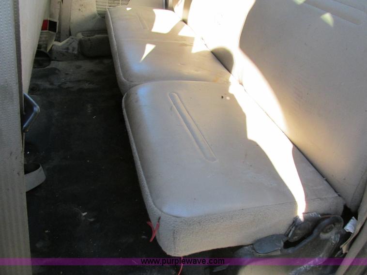 image for item AW9782 2004 Ford F350 Super Duty SuperCab flatbed pickup truck