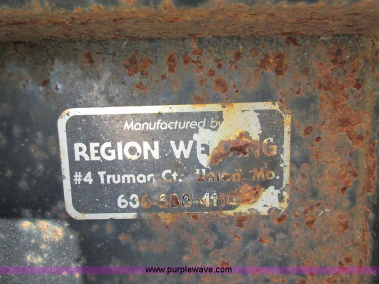 image for item AW9782 2004 Ford F350 Super Duty SuperCab flatbed pickup truck