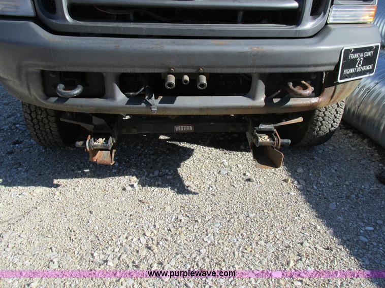 image for item AW9782 2004 Ford F350 Super Duty SuperCab flatbed pickup truck