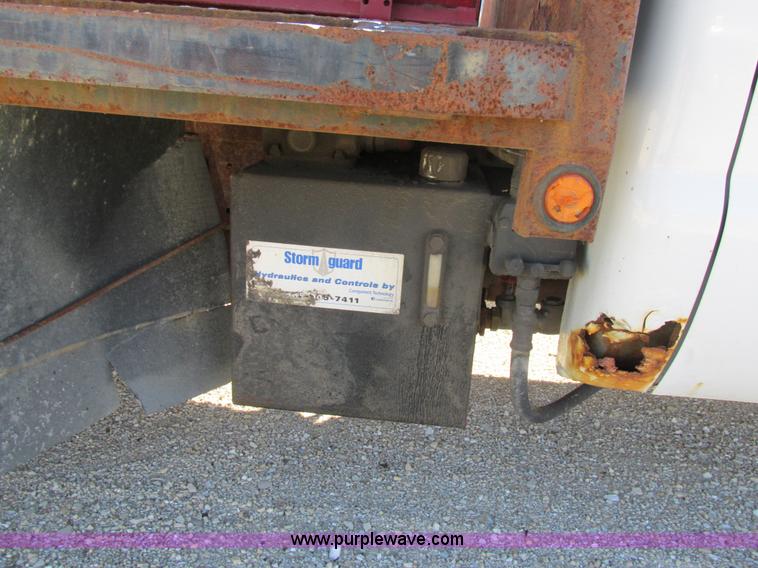 image for item AW9782 2004 Ford F350 Super Duty SuperCab flatbed pickup truck