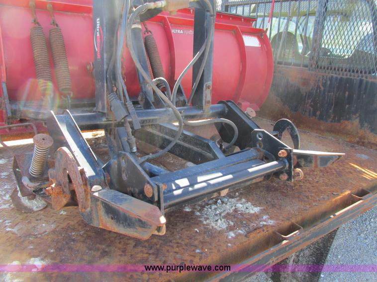 image for item AW9782 2004 Ford F350 Super Duty SuperCab flatbed pickup truck