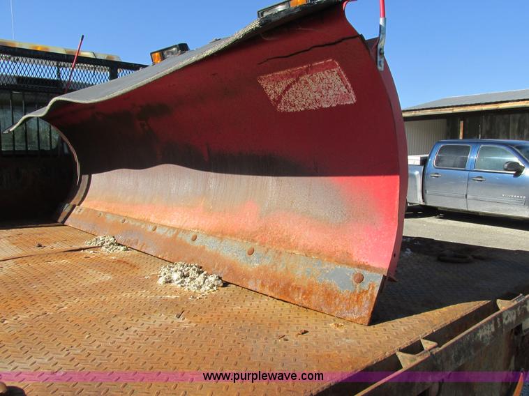 image for item AW9782 2004 Ford F350 Super Duty SuperCab flatbed pickup truck