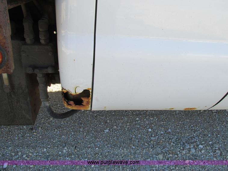 image for item AW9782 2004 Ford F350 Super Duty SuperCab flatbed pickup truck