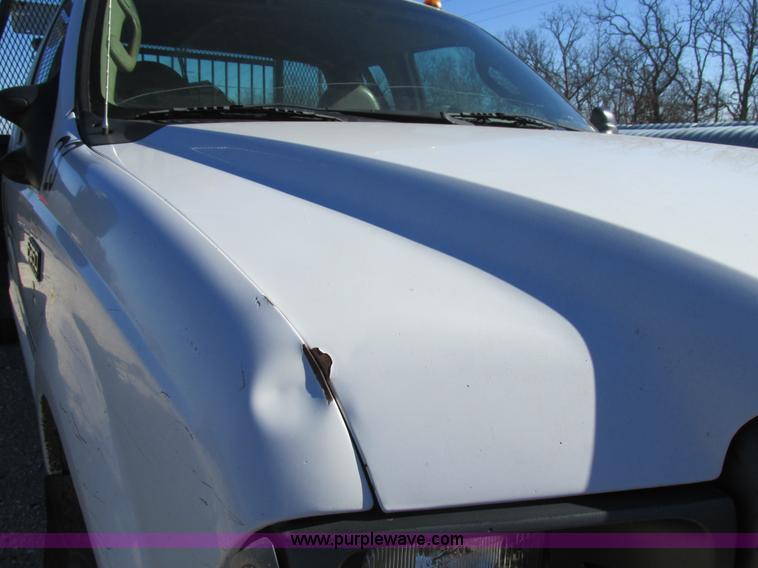 image for item AW9782 2004 Ford F350 Super Duty SuperCab flatbed pickup truck