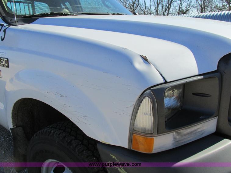 image for item AW9782 2004 Ford F350 Super Duty SuperCab flatbed pickup truck