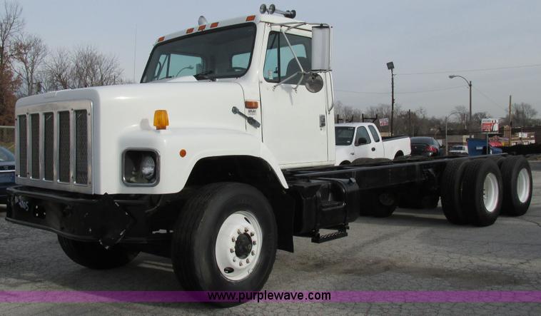 image for item AW9789 1996 International F2674 cab and chassis