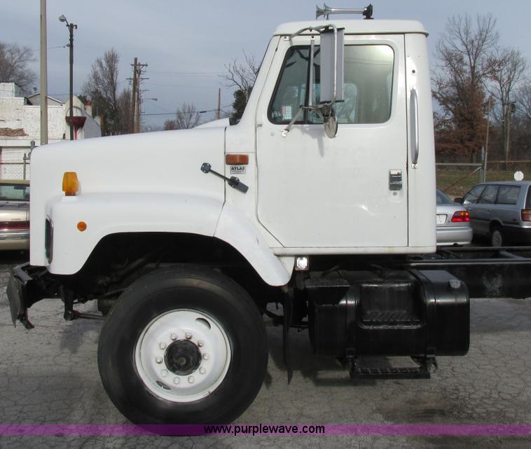 image for item AW9789 1996 International F2674 cab and chassis