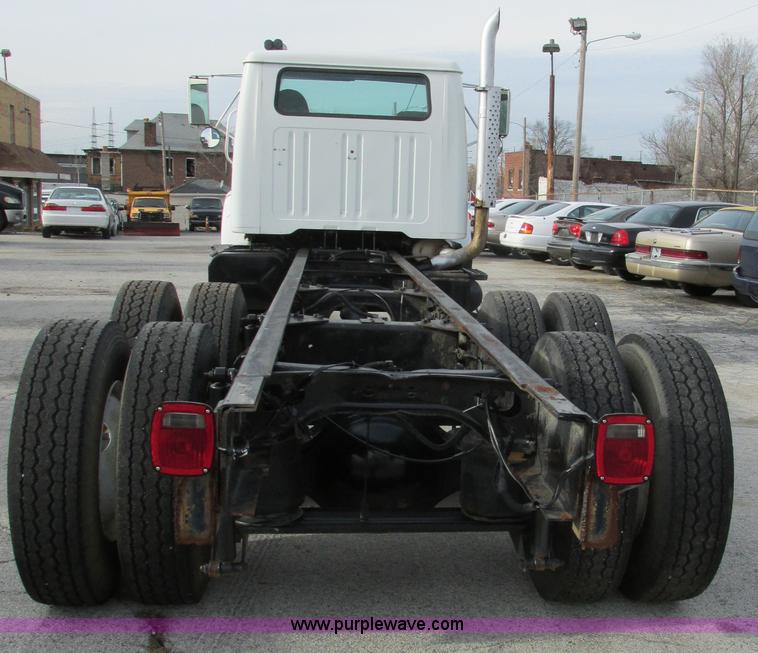 image for item AW9789 1996 International F2674 cab and chassis