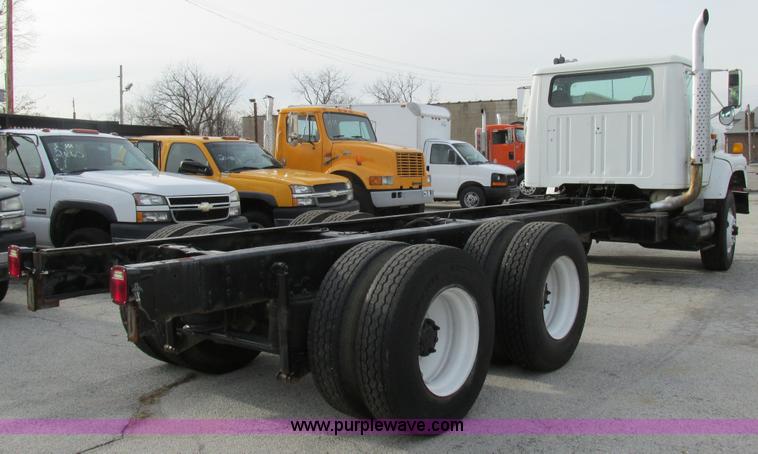 image for item AW9789 1996 International F2674 cab and chassis