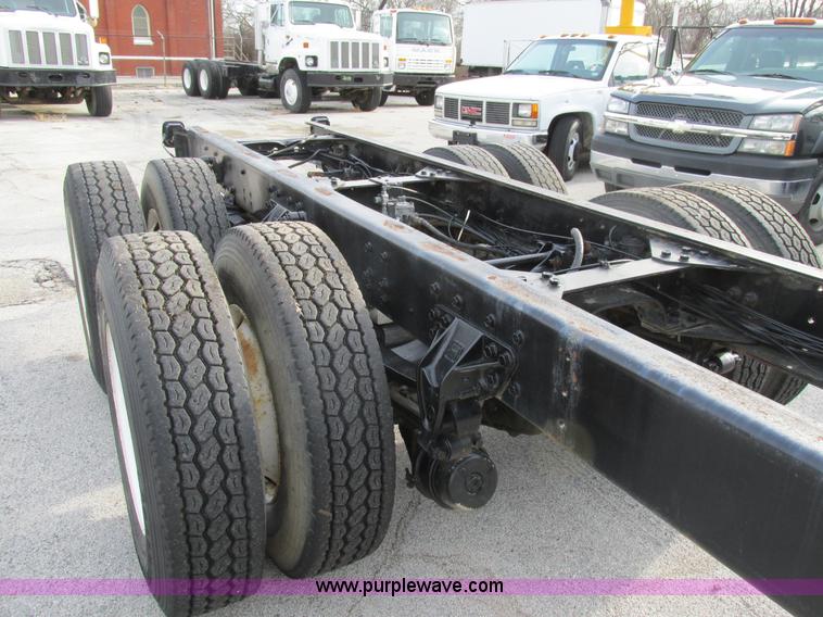 image for item AW9789 1996 International F2674 cab and chassis