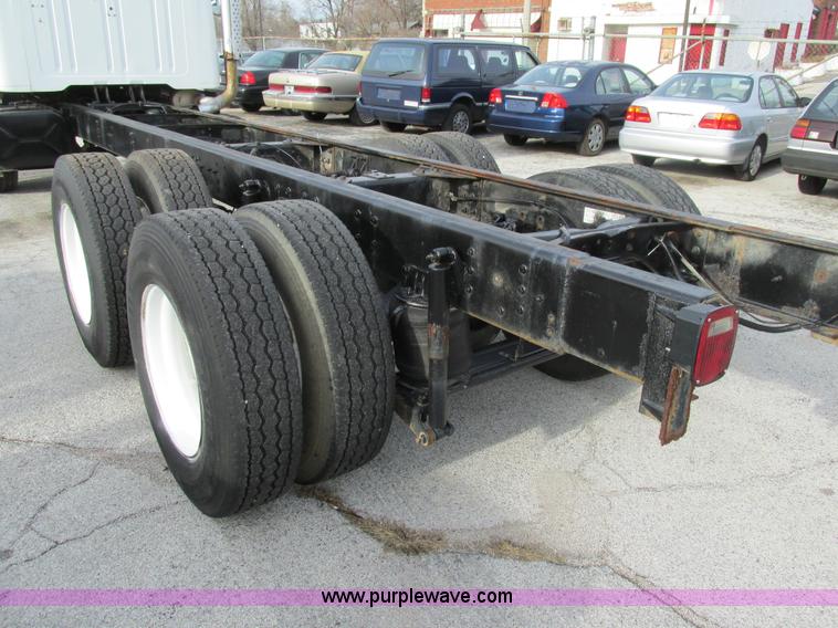 image for item AW9789 1996 International F2674 cab and chassis