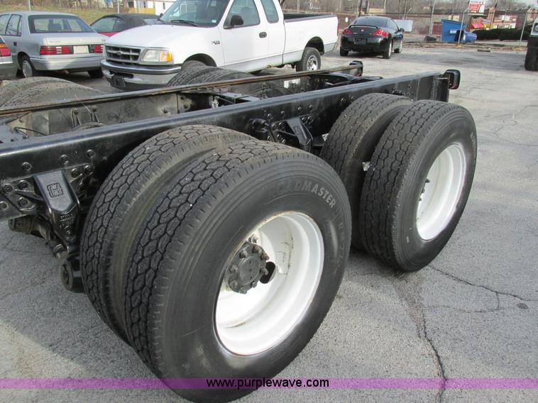 image for item AW9789 1996 International F2674 cab and chassis